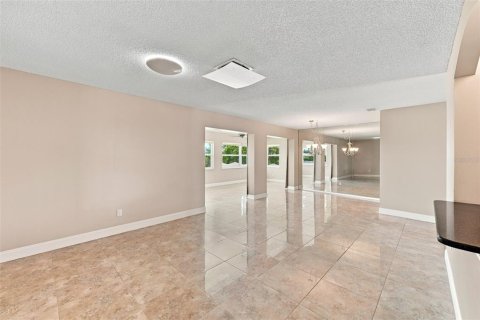 House in Sun City Center, Florida 2 bedrooms, 130.81 sq.m. № 2305917 - photo 7