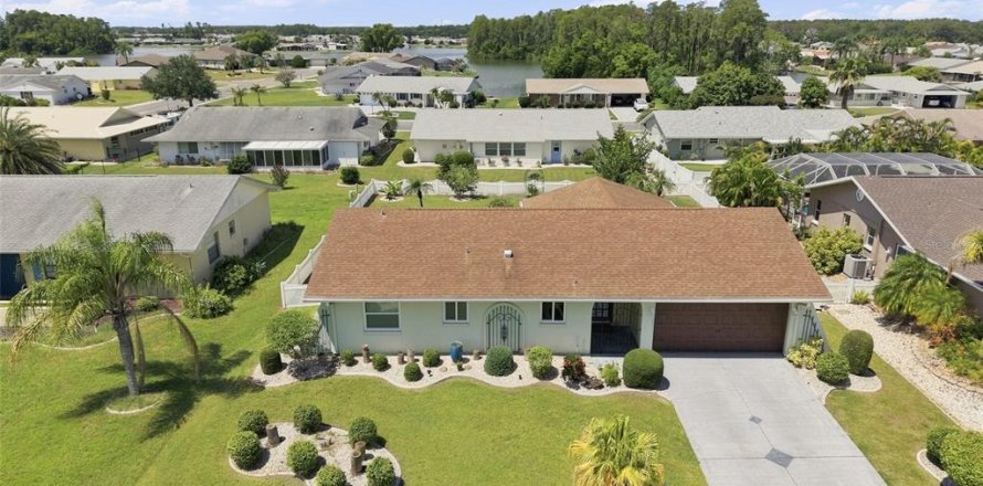 House in Sun City Center, Florida 2 bedrooms, 130.81 sq.m. № 2305917