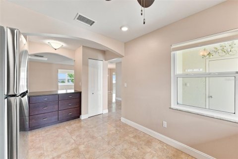 House in Sun City Center, Florida 2 bedrooms, 130.81 sq.m. № 2305917 - photo 19