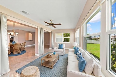 House in Sun City Center, Florida 2 bedrooms, 130.81 sq.m. № 2305917 - photo 11