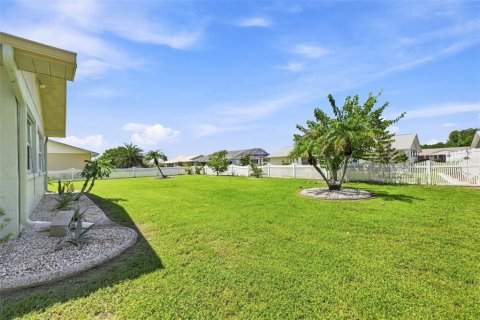 House in Sun City Center, Florida 2 bedrooms, 130.81 sq.m. № 2305917 - photo 2
