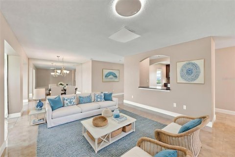 House in Sun City Center, Florida 2 bedrooms, 130.81 sq.m. № 2305917 - photo 8