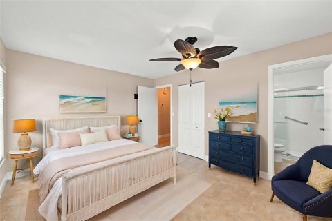 House in Sun City Center, Florida 2 bedrooms, 130.81 sq.m. № 2305917 - photo 21