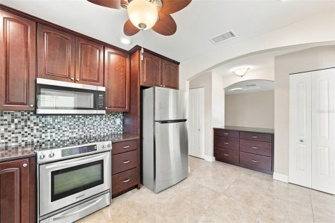 House in Sun City Center, Florida 2 bedrooms, 130.81 sq.m. № 2305917 - photo 18