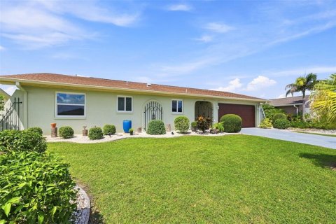 House in Sun City Center, Florida 2 bedrooms, 130.81 sq.m. № 2305917 - photo 4