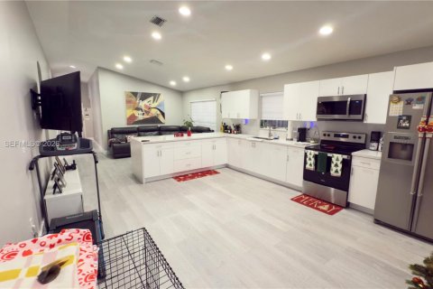 Casa en alquiler en Homestead, Florida, 3 dormitorios, 124.12 m2 № 2088599 - foto 2