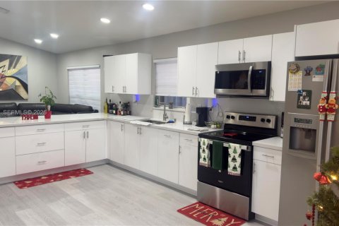 Casa en alquiler en Homestead, Florida, 3 dormitorios, 124.12 m2 № 2088599 - foto 5