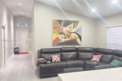 Casa en alquiler en Homestead, Florida, 3 dormitorios, 124.12 m2 № 2088599 - foto 4