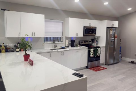 Casa en alquiler en Homestead, Florida, 3 dormitorios, 124.12 m2 № 2088599 - foto 6