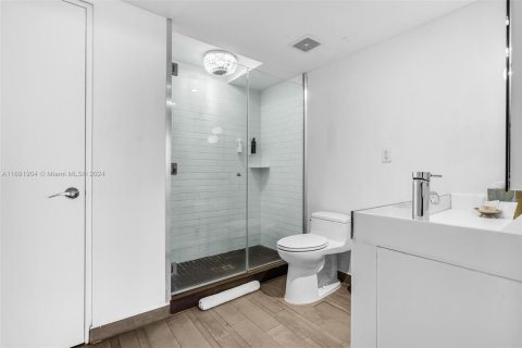 Condo in Miami Beach, Florida, 1 bedroom  № 1861624 - photo 17