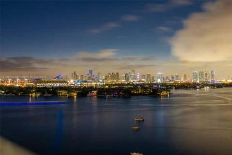 Condo in Miami Beach, Florida, 1 bedroom  № 1861624 - photo 22