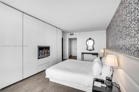 Condo in Miami Beach, Florida, 1 bedroom  № 1861624 - photo 16