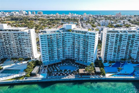 Condo in Miami Beach, Florida, 1 bedroom  № 1861624 - photo 29