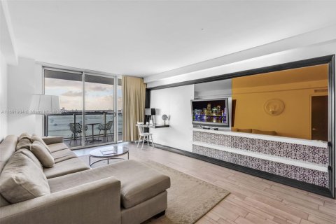 Condo in Miami Beach, Florida, 1 bedroom  № 1861624 - photo 6