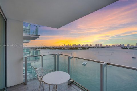 Condo in Miami Beach, Florida, 1 bedroom  № 1861624 - photo 19