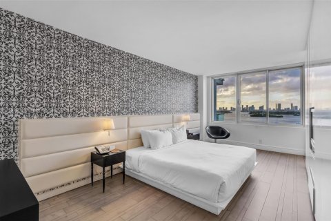 Condo in Miami Beach, Florida, 1 bedroom  № 1861624 - photo 13