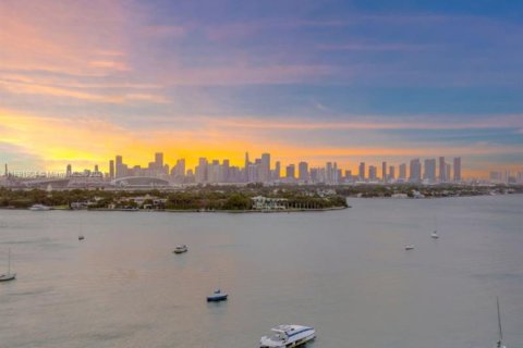 Condo in Miami Beach, Florida, 1 bedroom  № 1861624 - photo 21