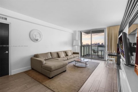 Condo in Miami Beach, Florida, 1 bedroom  № 1861624 - photo 12