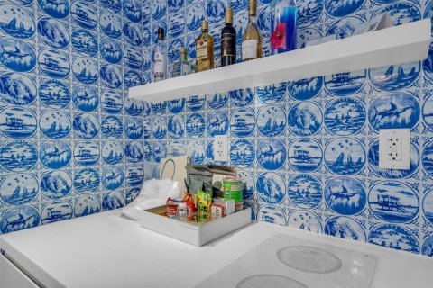 Condo in Miami Beach, Florida, 1 bedroom  № 1861624 - photo 10