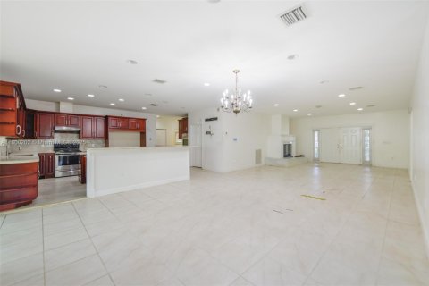 Casa en venta en Hallandale Beach, Florida, 3 dormitorios, 286.51 m2 № 1678762 - foto 5