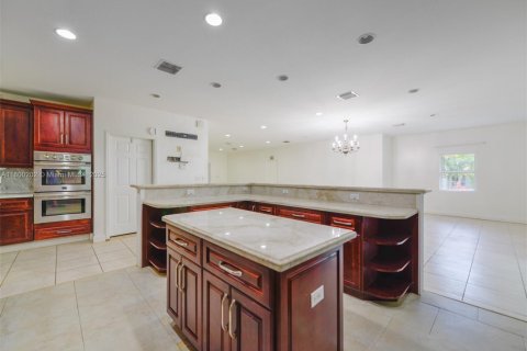 Casa en venta en Hallandale Beach, Florida, 3 dormitorios, 286.51 m2 № 1678762 - foto 12