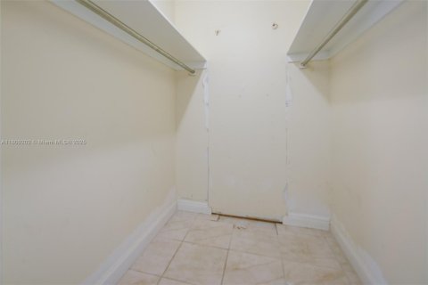 Casa en venta en Hallandale Beach, Florida, 3 dormitorios, 286.51 m2 № 1678762 - foto 20