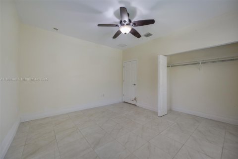 Casa en venta en Hallandale Beach, Florida, 3 dormitorios, 286.51 m2 № 1678762 - foto 30