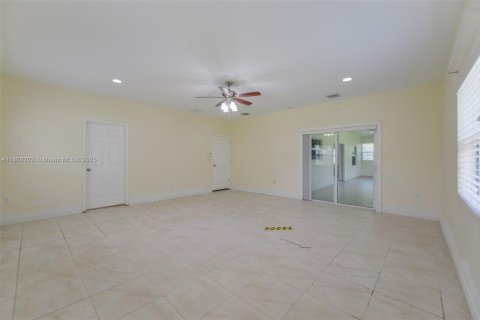 Casa en venta en Hallandale Beach, Florida, 3 dormitorios, 286.51 m2 № 1678762 - foto 15