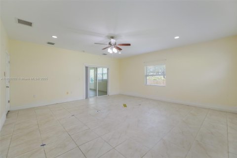 Casa en venta en Hallandale Beach, Florida, 3 dormitorios, 286.51 m2 № 1678762 - foto 16