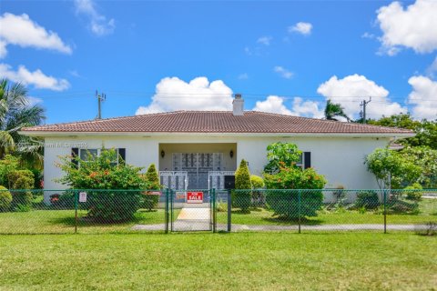 Casa en venta en Hallandale Beach, Florida, 3 dormitorios, 286.51 m2 № 1678762 - foto 1