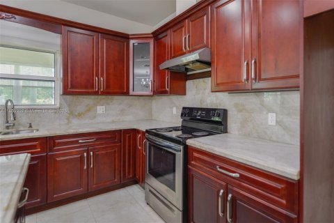 Casa en venta en Hallandale Beach, Florida, 3 dormitorios, 286.51 m2 № 1678762 - foto 10