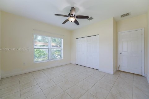 Casa en venta en Hallandale Beach, Florida, 3 dormitorios, 286.51 m2 № 1678762 - foto 25