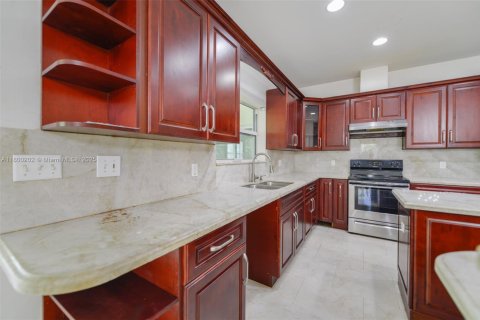 Casa en venta en Hallandale Beach, Florida, 3 dormitorios, 286.51 m2 № 1678762 - foto 11