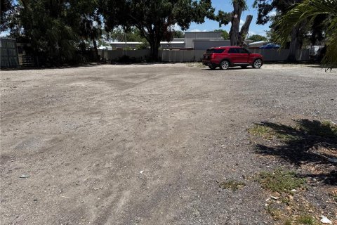 Propiedad comercial en alquiler en Tampa, Florida, 273.13 m2 № 1743438 - foto 2