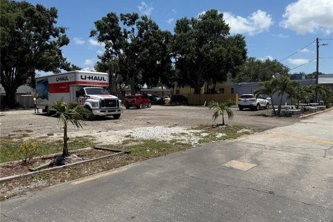 Propiedad comercial en alquiler en Tampa, Florida, 273.13 m2 № 1743438 - foto 1