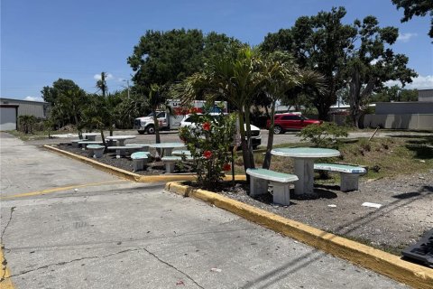 Propiedad comercial en alquiler en Tampa, Florida, 273.13 m2 № 1743438 - foto 3