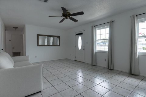 Casa en alquiler en Kissimmee, Florida, 3 dormitorios, 148.55 m2 № 1849692 - foto 3
