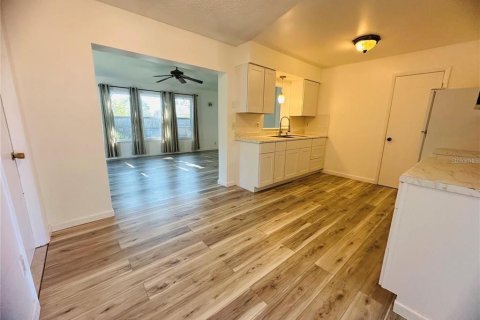 Casa en alquiler en Kissimmee, Florida, 3 dormitorios, 148.55 m2 № 1849692 - foto 7