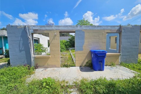 Casa en Lakeland, Florida 3 dormitorios, 130.81 m2 № 2364059
