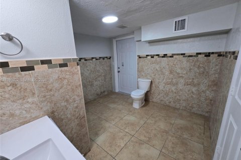 Снять в аренду виллу или дом в Форт-Лодердейл, Флорида 3 спальни, 82.13м2, № 2050841 - фото 17