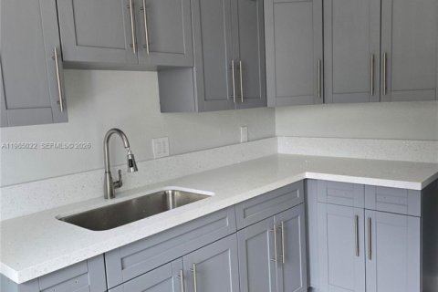 Снять в аренду виллу или дом в Форт-Лодердейл, Флорида 3 спальни, 82.13м2, № 2050841 - фото 4