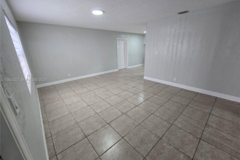 Снять в аренду виллу или дом в Форт-Лодердейл, Флорида 3 спальни, 82.13м2, № 2050841 - фото 14