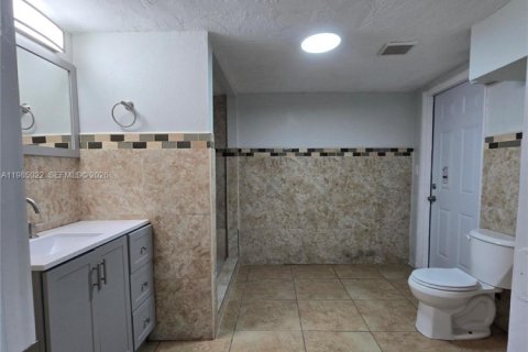 Снять в аренду виллу или дом в Форт-Лодердейл, Флорида 3 спальни, 82.13м2, № 2050841 - фото 16