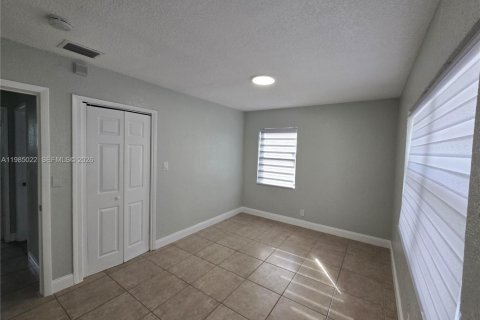 Снять в аренду виллу или дом в Форт-Лодердейл, Флорида 3 спальни, 82.13м2, № 2050841 - фото 15