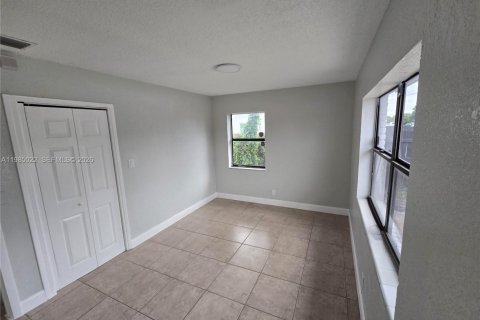 Снять в аренду виллу или дом в Форт-Лодердейл, Флорида 3 спальни, 82.13м2, № 2050841 - фото 8