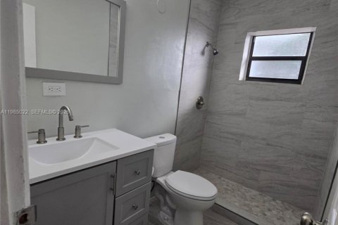 Снять в аренду виллу или дом в Форт-Лодердейл, Флорида 3 спальни, 82.13м2, № 2050841 - фото 10