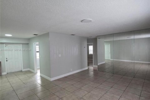 Снять в аренду виллу или дом в Форт-Лодердейл, Флорида 3 спальни, 82.13м2, № 2050841 - фото 13