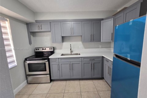 Снять в аренду виллу или дом в Форт-Лодердейл, Флорида 3 спальни, 82.13м2, № 2050841 - фото 3