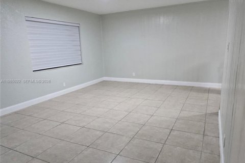 Снять в аренду виллу или дом в Форт-Лодердейл, Флорида 3 спальни, 82.13м2, № 2050841 - фото 11