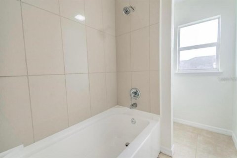 Casa en venta en Plant City, Florida, 4 dormitorios, 263.01 m2 № 1815138 - foto 10